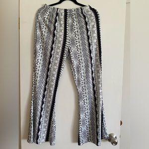 Floral print high waist leggings, bodycon, Wide leg stretchy leggings.